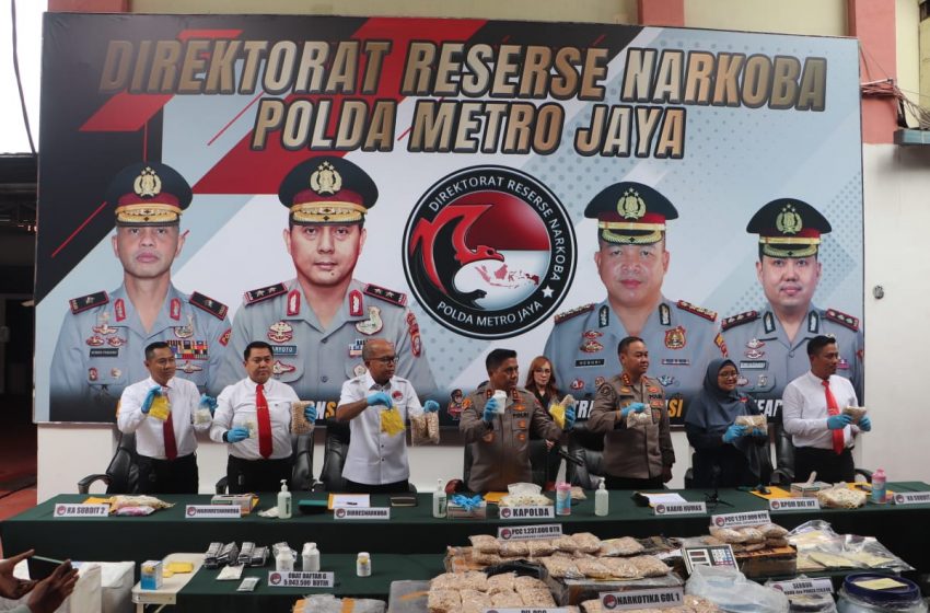  Polda Metro Jaya Ungkap Peredaran Narkotika Golongan 1 Jenis Pil PCC