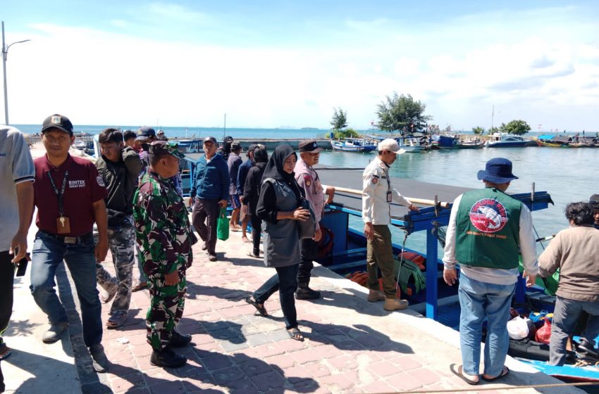  Polsek Kepulauan Seribu Jaga Dermaga serta Pantau Keberangkatan dan Kedatangan Kapal