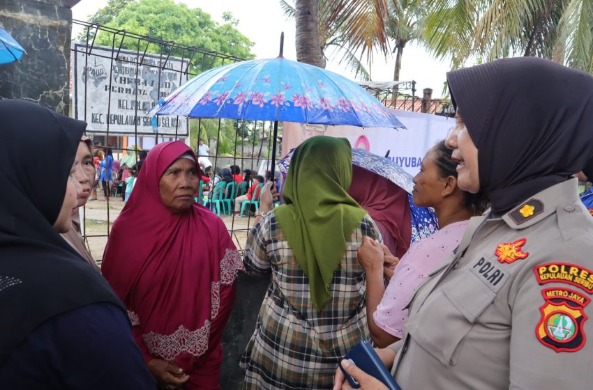  Srikandi Polres Dengarkan Keluhan Ibu – Ibu Pulau Lancang di Giat Jumat Curhat
