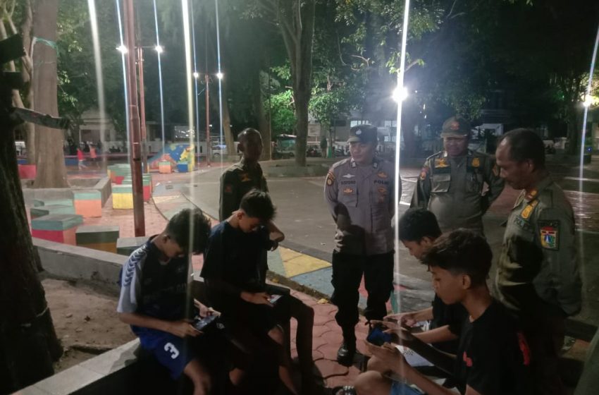  Patrol Ramadan Himbau Remaja Pulau Panggang Tidak Nongkrong Larut Malam