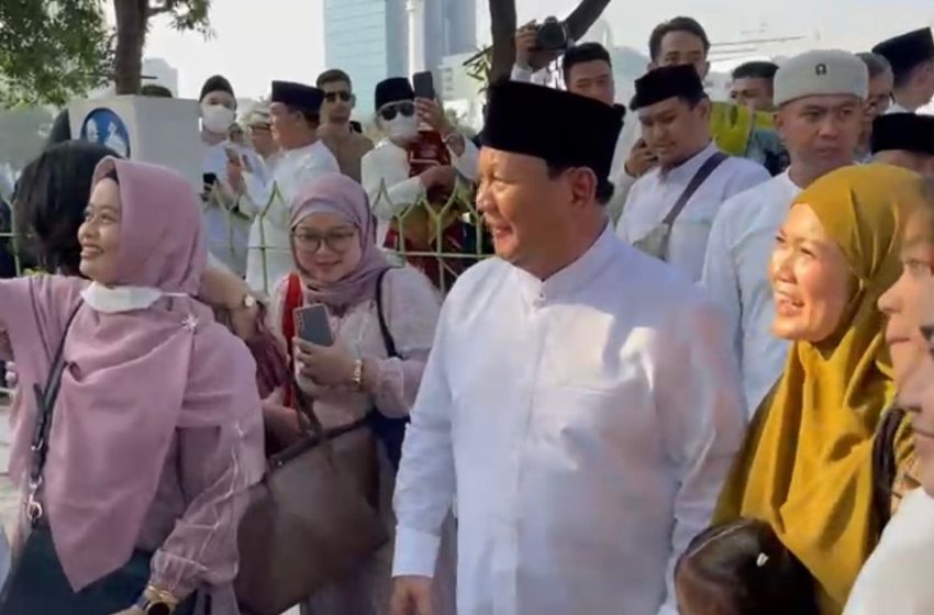  Usai Sholat Idulfitri, Prabowo Ramah Tamah dengan Masyarakat
