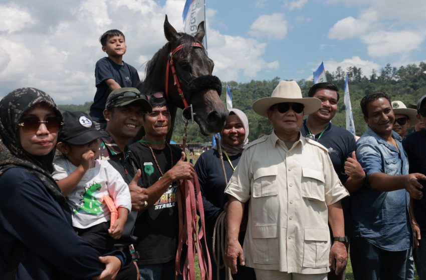  Hadiri Pacu Kuda Tanah Datar Open, Prabowo Berpesan Lestarikan Olahraga Berkuda