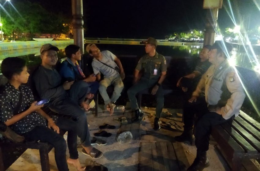  Patroli Polsek Kepulauan Seribu Utara Gandeng Tokoh Masyarakat Tangkal Hoax