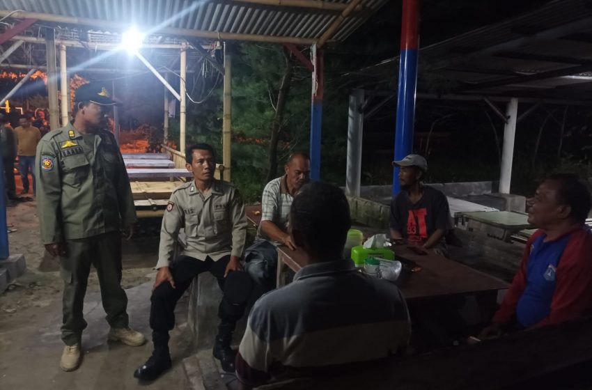  Bersama Tokoh Agama Pulau Untung Jawa Patroli Malam Tangkal Hoax