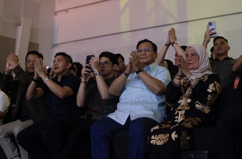  Prabowo Malam Mingguan di Surabaya Nonton Konser Orkestra Dewa 19 bareng Al Ghazali