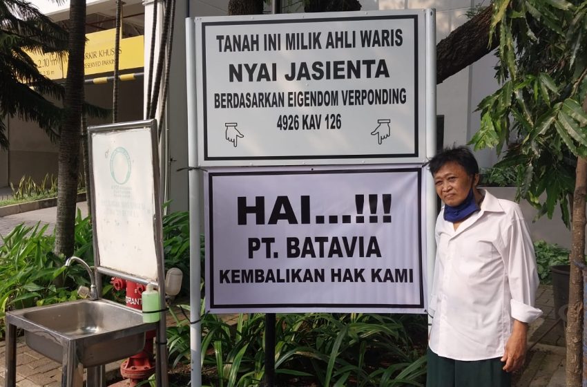  Tabrani Pasang Plang Papan Nama Hak Milik di Atas Tanah Miliknya di Kelurahan Karet Tengsin 