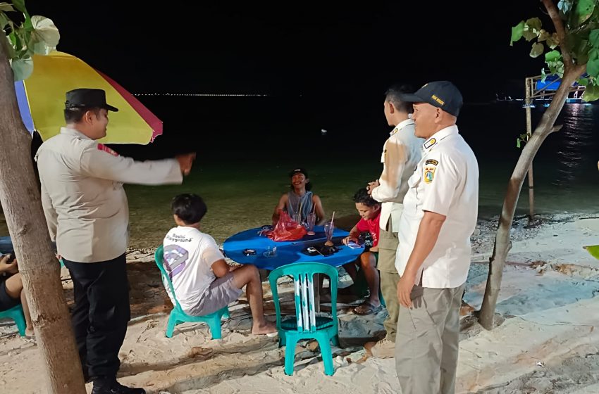  Polsek Kepulauan Seribu Selatan Patroli Malam, Himbauan Kamtibmas dan Keamanan Barang Bawaan di Pulau Tidung