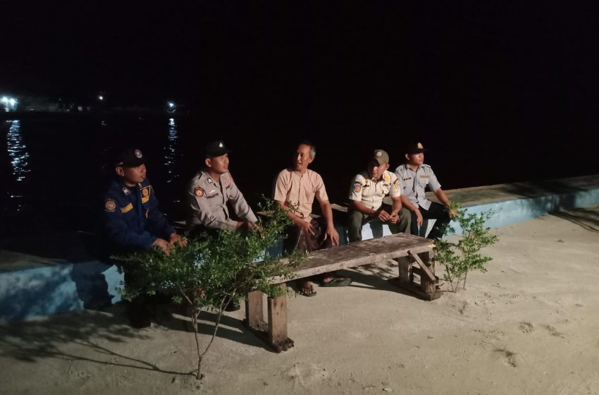  Patroli Malam Polsek Kepulauan Seribu Selatan Sambangi Tokoh Agama di Pulau Pari