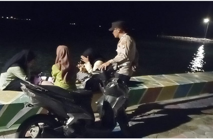  Patroli Malam Polsek Kepulauan Seribu Utara di Pulau Harapan Mencegah Kenakalan Remaja
