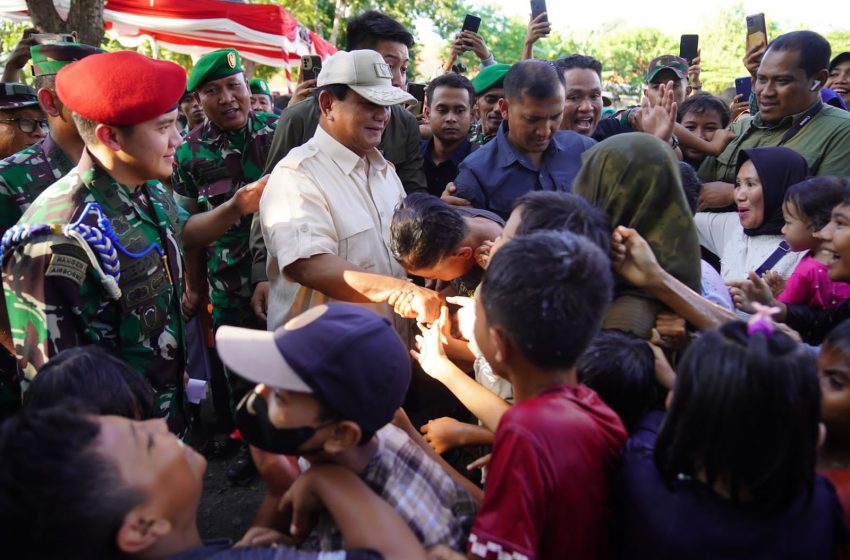  Jabat Tangan Langsung dengan Prabowo, Ibu Samsiah: Saya Seperti Mimpi
