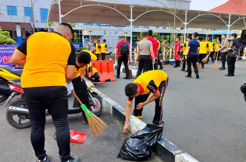  Sambut Hari Bhayangkara ke-77, Polda Metro Jaya Bersih-bersih di Lingkungan Kerja