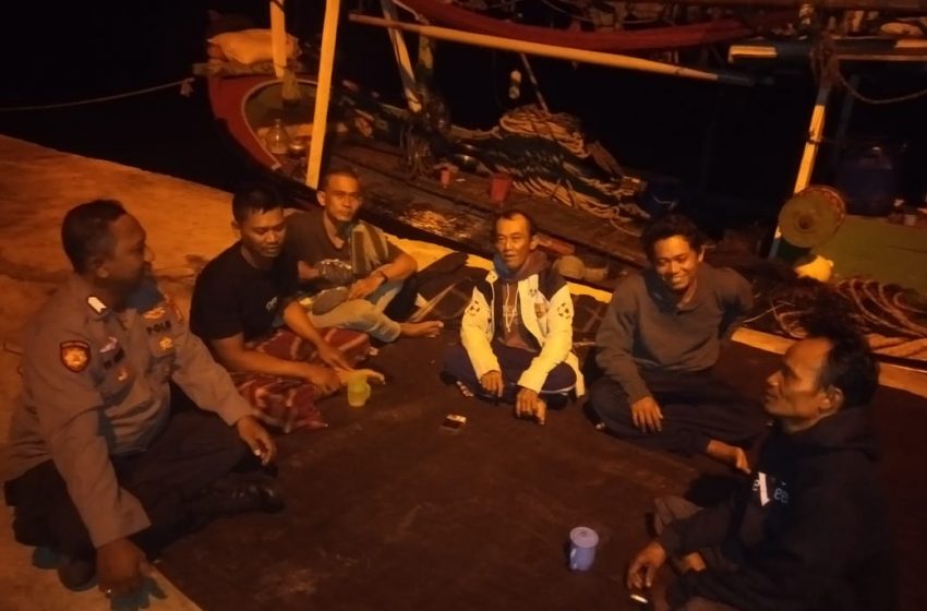  Polsek Kepulauan Seribu Selatan Laksanakan Patroli Malam dan Sambang di Pulau Tidung