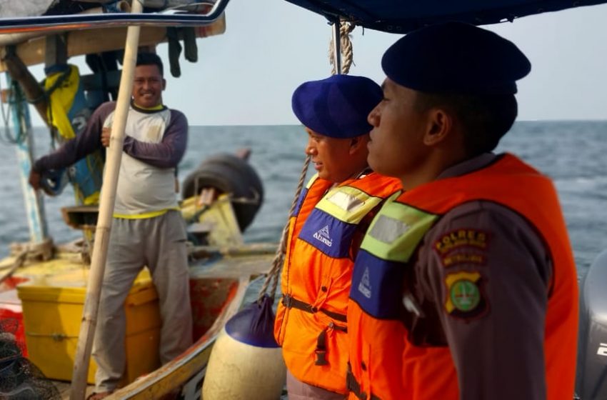  Patroli Satuan Polair Polres Kepulauan Seribu Jaga Keamanan Perairan dan Sambangi Nelayan