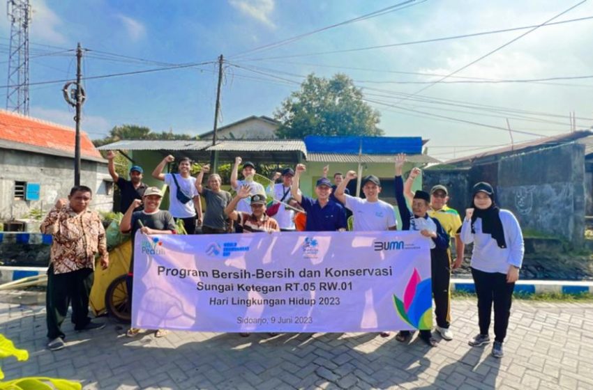  Relawan Pegawai PLN di Hari Lingkungan  Hidup Ajak Warga Peduli Kebersihan dan Ekosistem Sungai Ketegan
