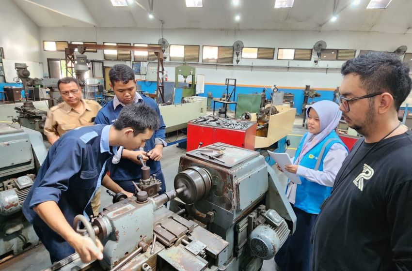  PLN Berikan Pelatihan P2B E – Moto Bagi Siswa SMK Negeri 7 Semarang