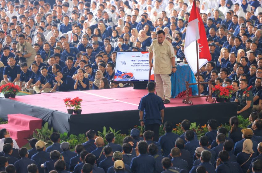  Datang Ke HUT Defend ID, Prabowo Disambut 8000 Pekerja Industri Pertahanan