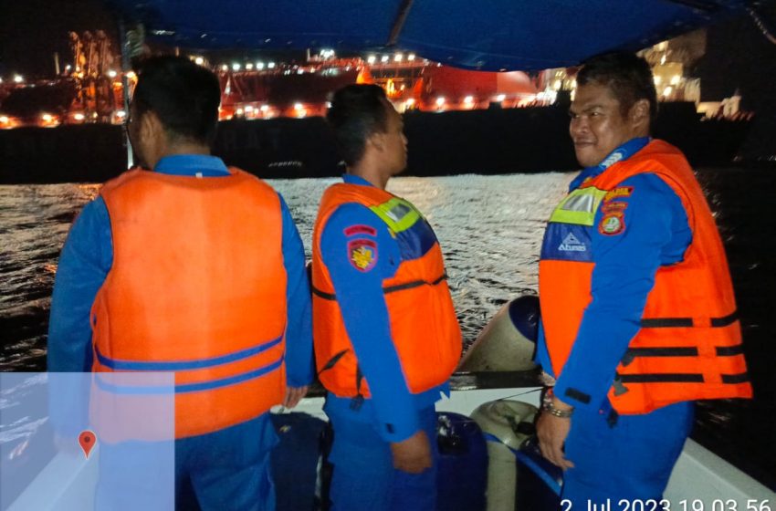  Patroli Perairan Satuan Polair Polres Kepulauan Seribu Memastikan Keamanan Laut Malam Hari