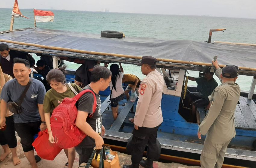  Polsek Kepulauan Seribu Selatan Pengamanan di Dermaga Pulau Untung Jawa