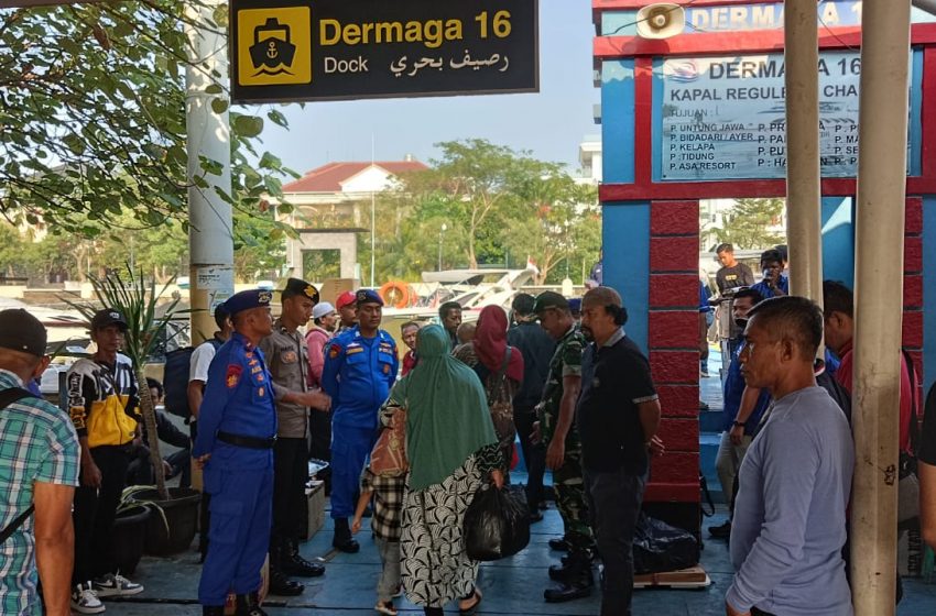  Polres Kepulauan Seribu dan TNI Bergandeng Tangan Amankan Keberangkatan di Dermaga 16 dan 17 Marina Ancol