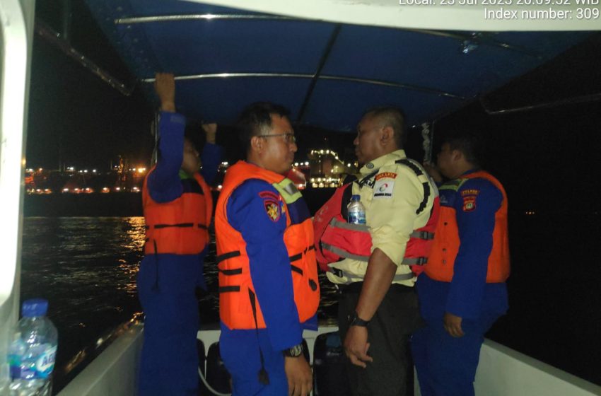  Tim Patroli Laut Sat Polair Polres Kepulauan Seribu Mengamankan Pulau Ayer