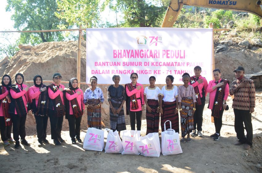 Ketum Bhayangkari Berikan Bantuan Kepada Anak Stunting di Desa Reruwairere