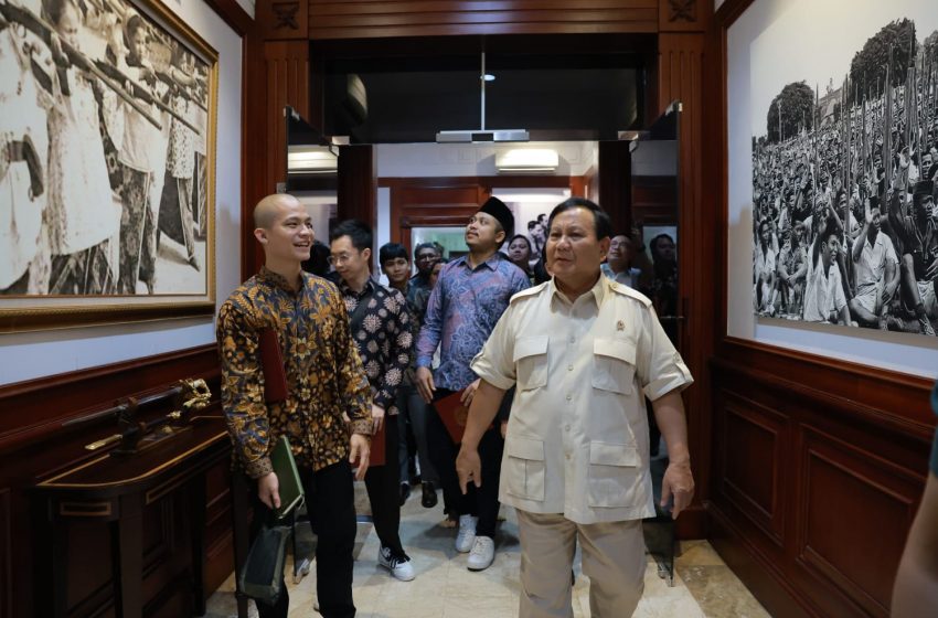  Kenali Lukisan Yos Sudarso, Cellos Dapat Hadiah Jam Tangan dari Prabowo