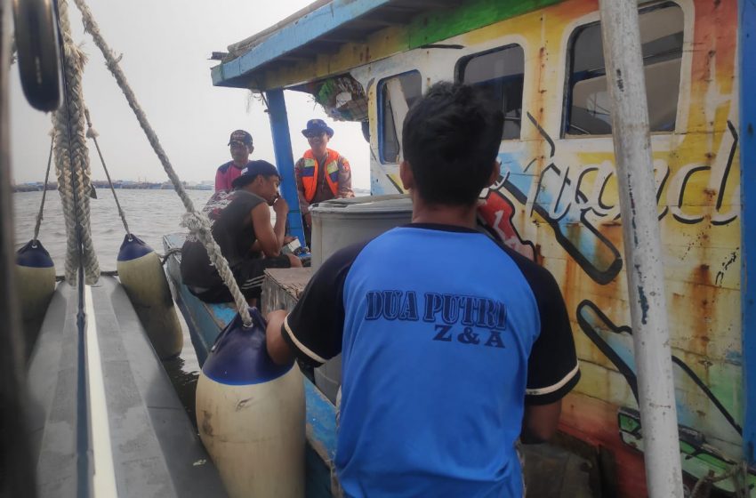  Team Patroli Satpolair Polres Kepulauan Seribu Himbau Nelayan Pulau Ayer untuk Prioritaskan Keselamatan 