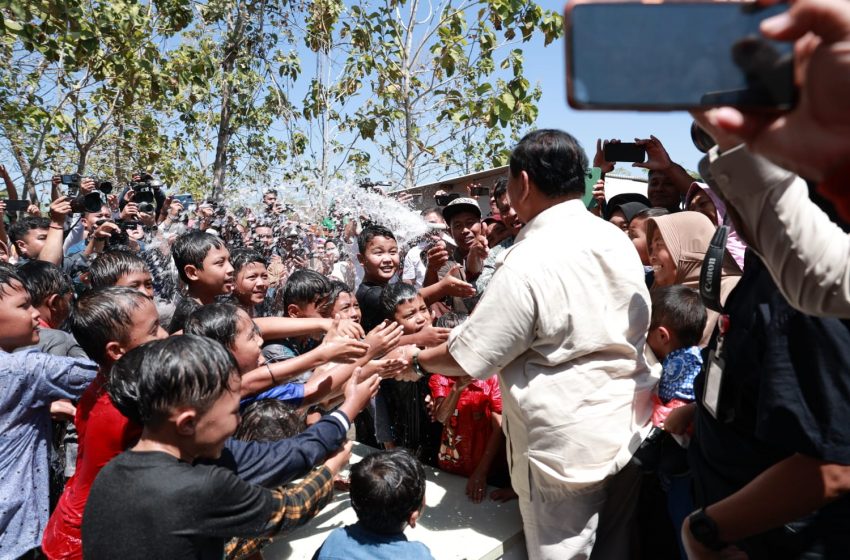  Dapat Pantun Warga Gunung Kidul, Prabowo Tertawa: Belum Musim Kampanye