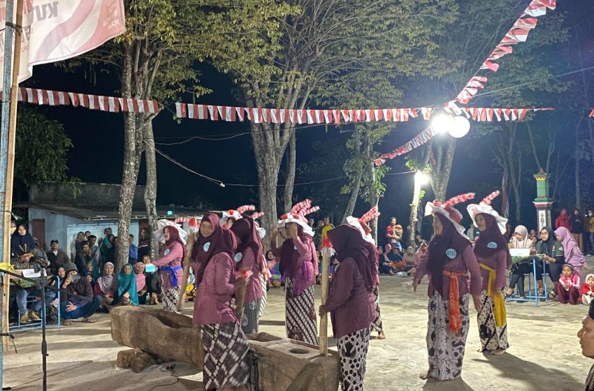  Lestarikan Seni dan Tradisi Jawa, KKN 67 UMBY Gelar Lomba Gejog Lesung