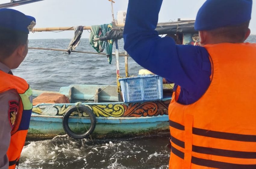  Team Patroli Satuan Polair Polres Kepulauan Seribu Berjaga di Perairan Pulau Pari untuk Menjaga Keamanan Laut