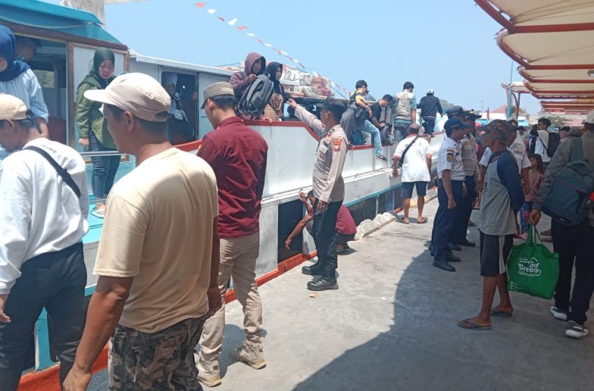  Polsek Kepulauan Seribu Utara Berikan Keamanan di Pulau Kelapa
