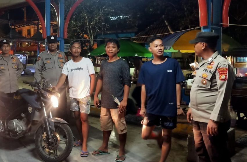  Polsek Kepulauan Seribu Utara Rutin Patroli Malam, Himbau Warga Waspada Hoax dan Paham Radikal di Pulau Kelapa