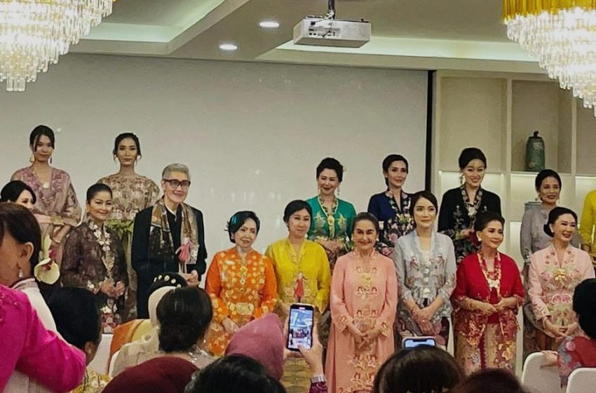  Perhimpunan Kebayaku, Lestarikan Kebaya Peranakan Indonesia – Tionghoa Lewat Fashion Show dan Talkshow