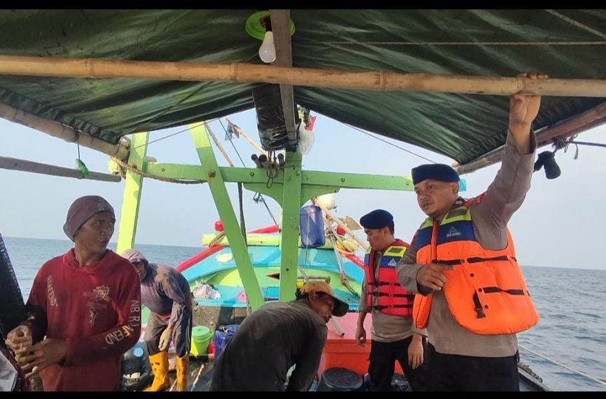  Team Patroli Satpolair Polres Kepulauan Seribu Mengamankan Perairan
