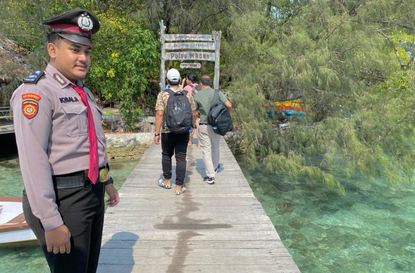  Satuan Pam Obvit Polres Kepulauan Seribu Jamin Keamanan Kunjungan Wisatawan di Pulau Macan