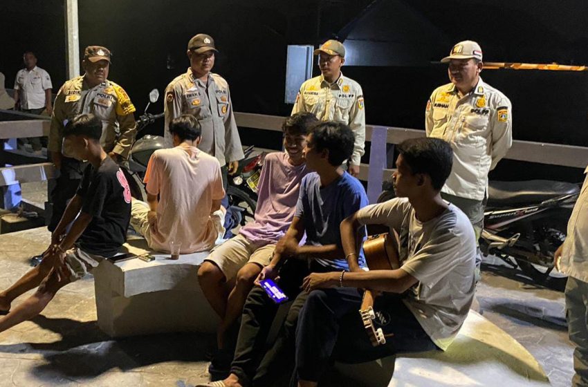  Patroli Malam Polsek Kepulauan Seribu Utara di Pulau Harapan Antisipasi Kenakalan Remaja