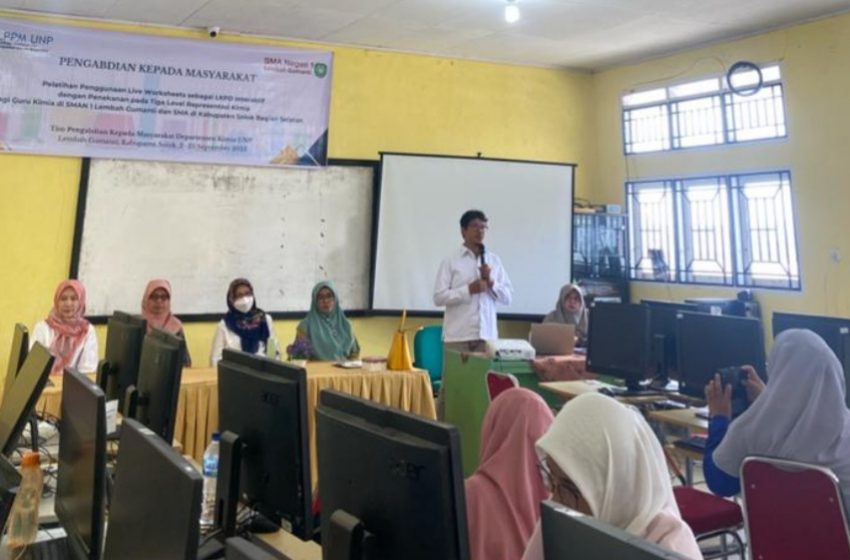  Tim Pengabdian LPPM Universitas Negeri Padang adakan Pelatihan LKPD interaktif