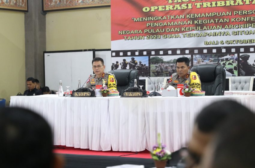  Kakorlantas Polri Bersama Kapolda Bali  Tactical Floor Game dalam KTT Archipelagic and Island State Forum