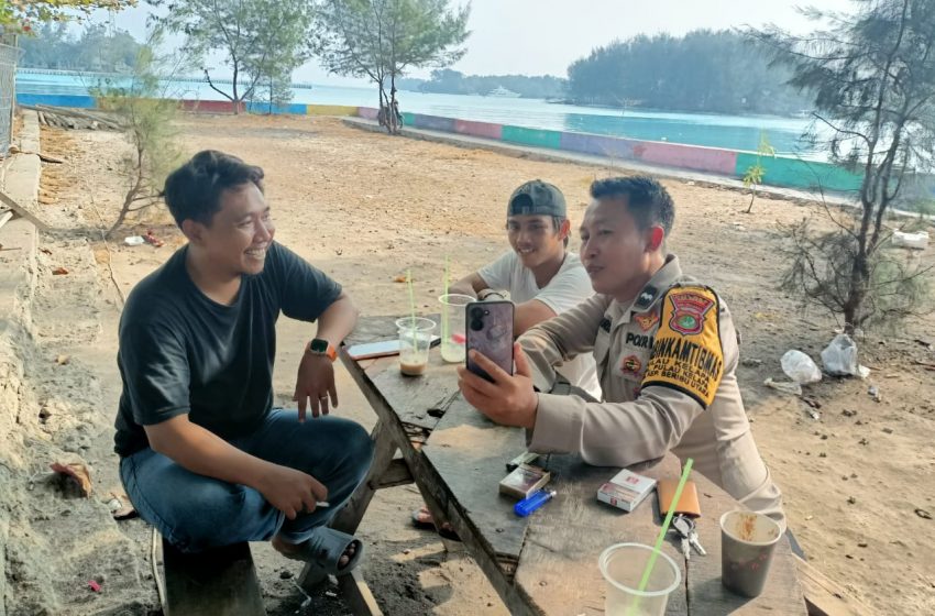  Bhabinkamtibmas Pulau Kelapa Sosialisasikan Hotline Polri 110: Ajak Warga Saling Jaga Keamanan dan Ketertiban