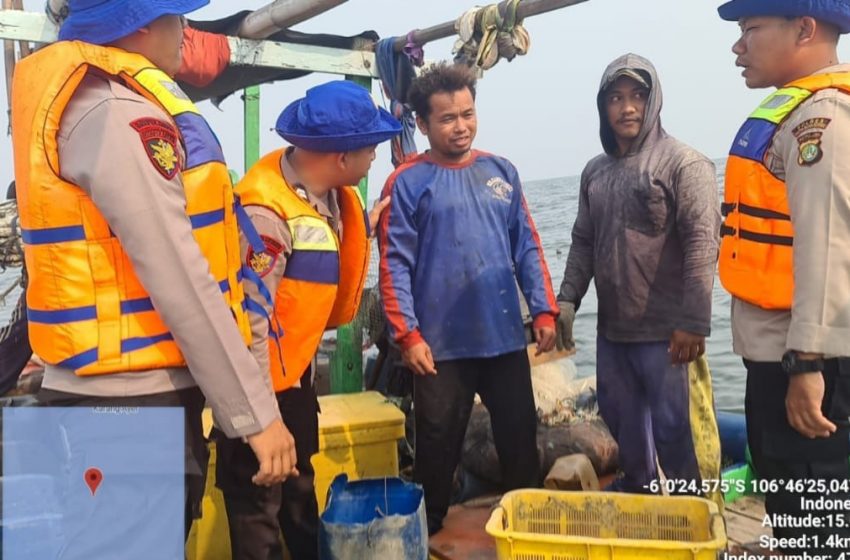  Team Patroli Satpolair Polres Kepulauan Seribu Tinjau dan Himbau Keselamatan Nelayan di Perairan Pulau Damar