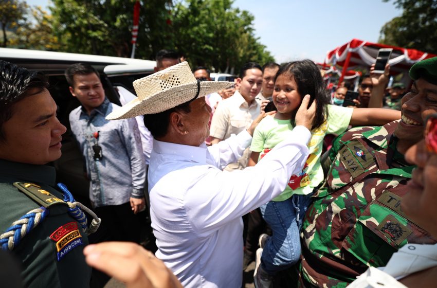  Dapat Topi dari Prabowo, Bocah Surabaya: Senang!