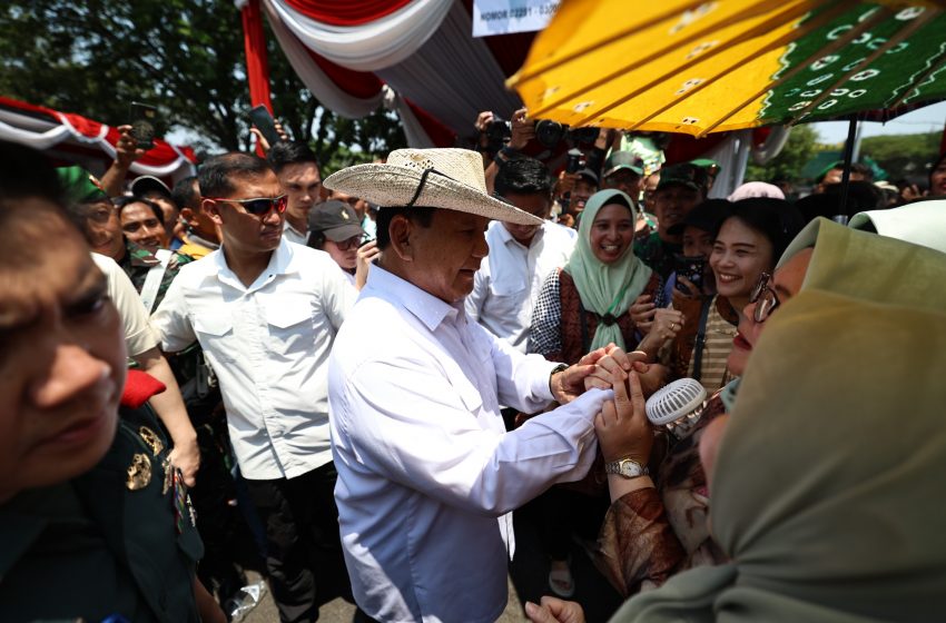  Prabowo Datang ke Pesta Rakyat Surabaya, Disambut Antusias Warga