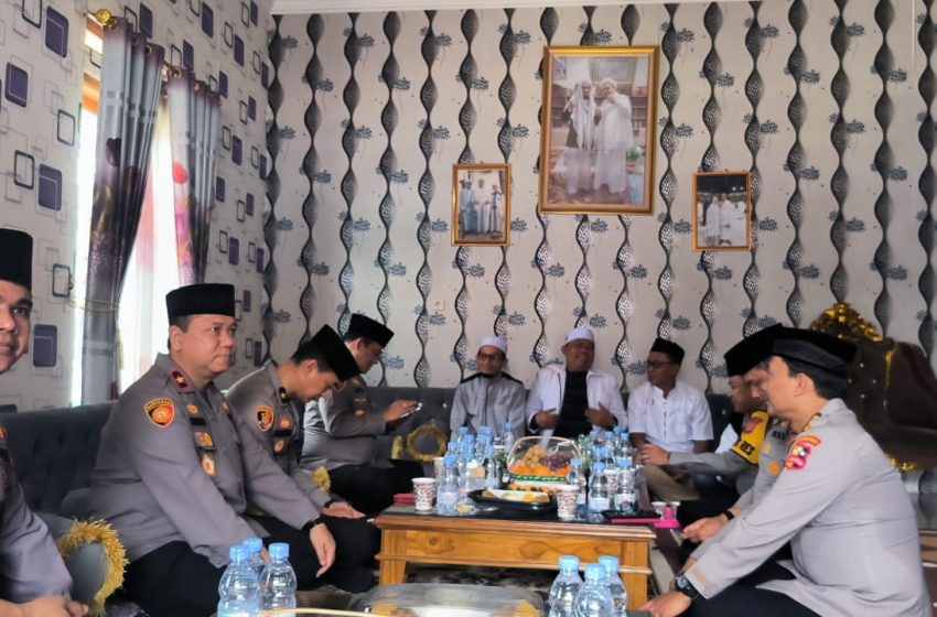  Disambangi Tiga Jenderal Ops NCS, Ketua Ponpes Daarul Falah Ciamis Dukung Polri Wujudkan Pemilu Damai