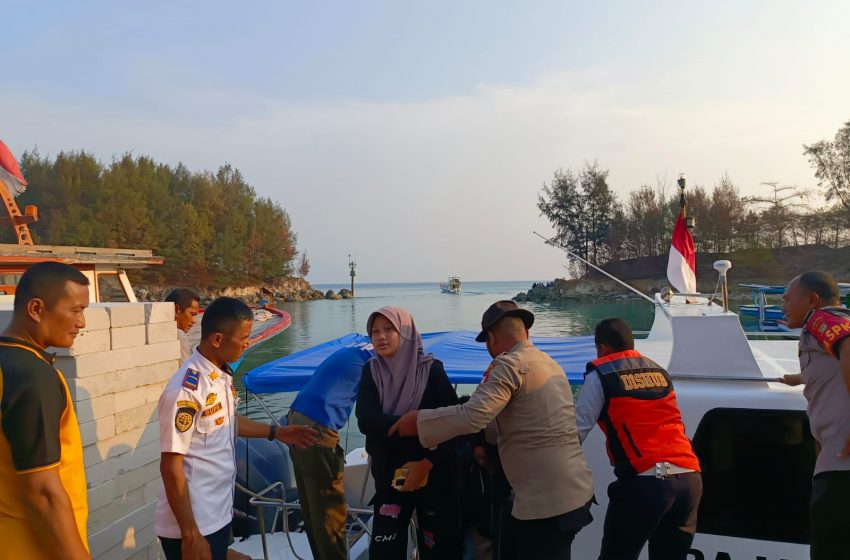  Evakuasi Kapal KM AS Pesona Samudra oleh Polsek Kepulauan Seribu