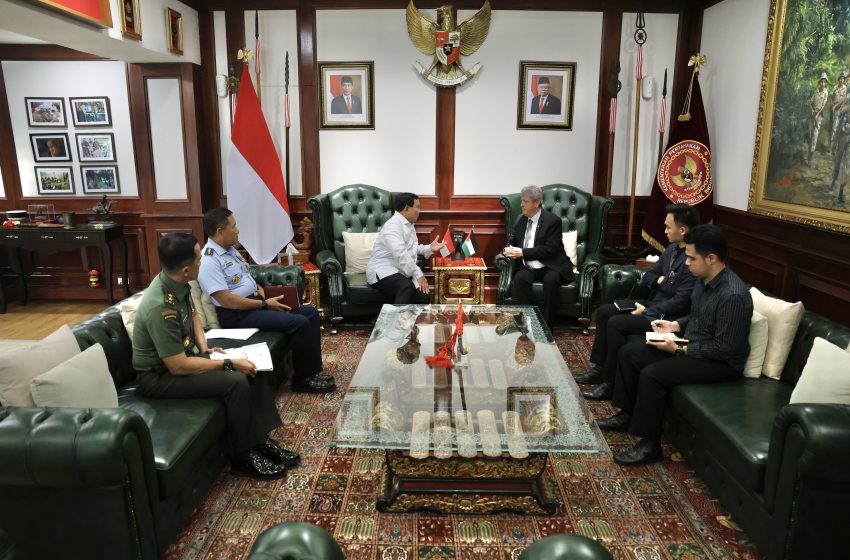  Prabowo Bahas Pengiriman Kapal Rumah Sakit TNI dengan Dubes Palestina
