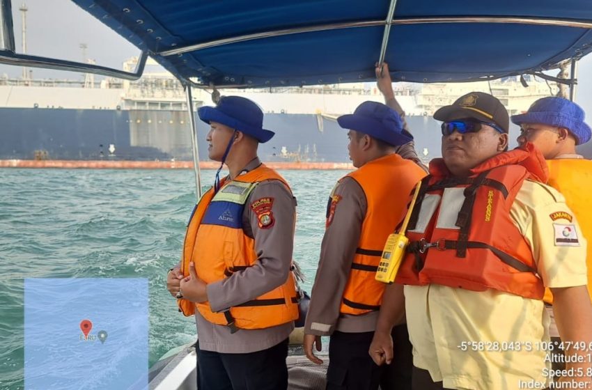 Team Patroli Satpolair Polres Kepulauan Seribu Himbau Keselamatan dan Antisipasi Kejahatan di Perairan Pulau Damar