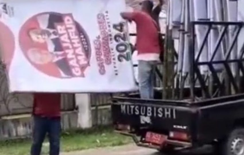  Beredar Video Pemasangan Baliho Capres menggunakan Kendaraan Plat Merah