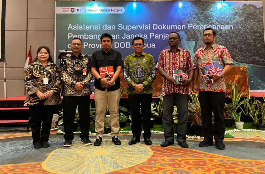  Ditjen Bina Bangda Serahkan Rekomendasi Pengembangan Wilayah Papua 20 Tahun ke Depan