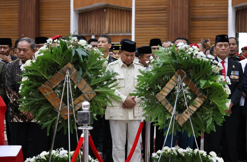  Prabowo Beri Penghormatan Terakhir ke Doni Monardo di Balai Komando Kopassus Cijantung