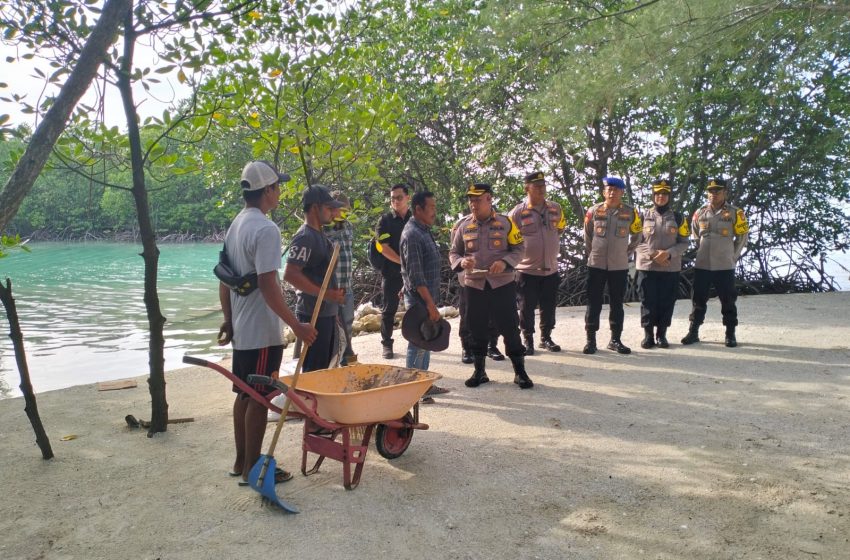  Kapolres Kepulauan Seribu Sambangi Pulau Biawak dalam Kegiatan Patroli Dialogis